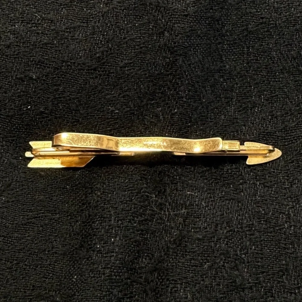 Vintage Hickok USA Arrow Tie Clip Gold Tone Mid Century Mens Bar